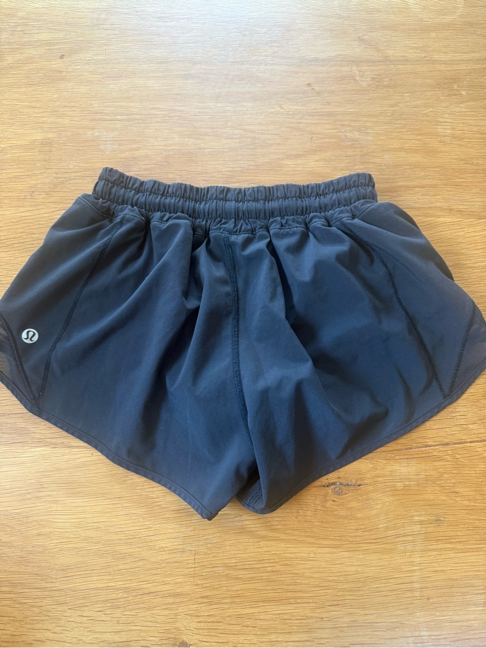 Lululemon Hotty Hot 2.5” Black Shorts size 4
